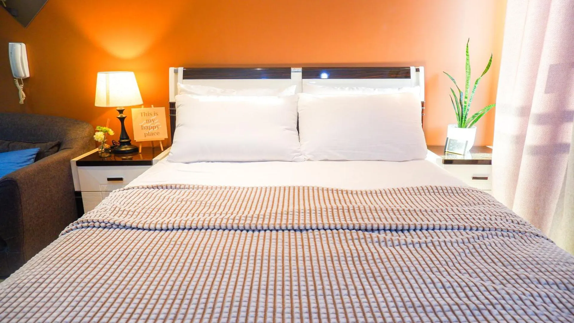Studio In Makati - Fast Wifi, Big Balcony, Pool And Gym Access Manila